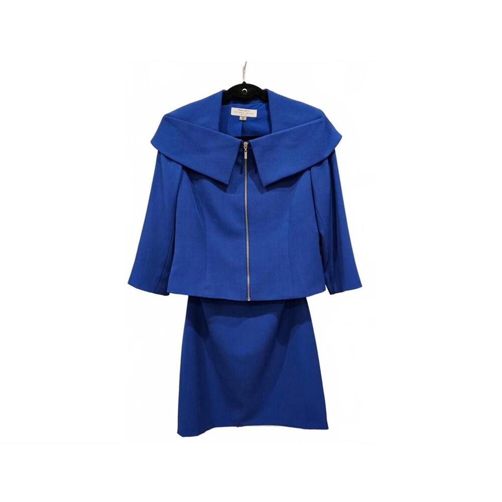 6P Tahari Skirt Suit - Perfect for Interviews & Board Meetings